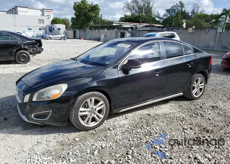 2013 Volvo S60 T5 z USA, uszkodzony, nr VIN YV1612FSXD1216721